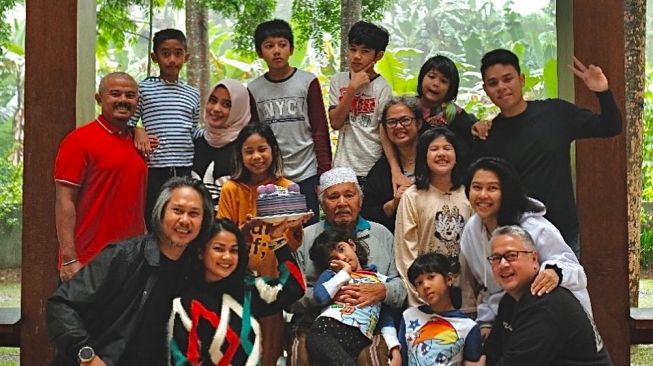 Meninggal Dunia, 7 Potret Kedekatan Nirina Zubir Dan Ayah Semasa Hidup