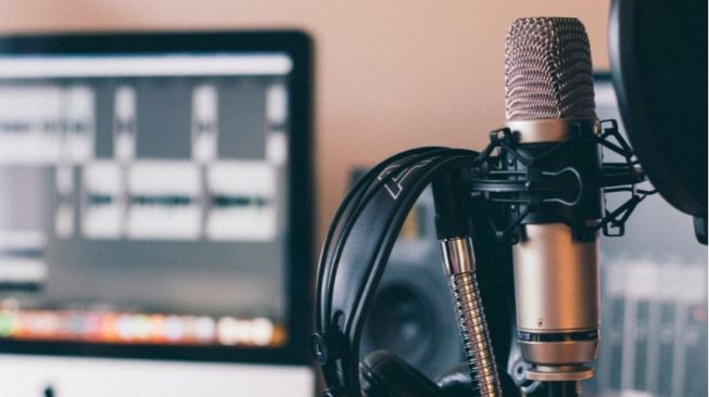 Screen Fatigue Jadi Alasan Kenapa Konten Podcast Makin Digemari