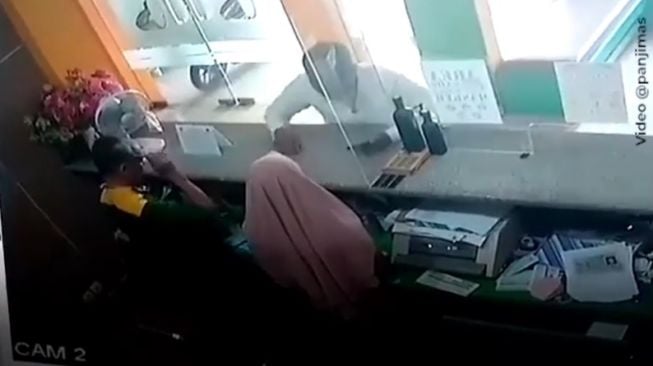 Resmi! Pria Penarik Jilbab Pegawai Koperasi di Karanganyar Jadi Tersangka
