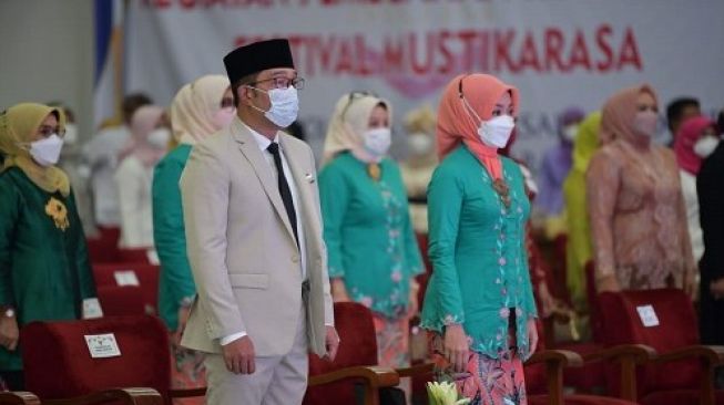 Ini Cara Ridwan Kamil Bahagiakan Sang Bunda
