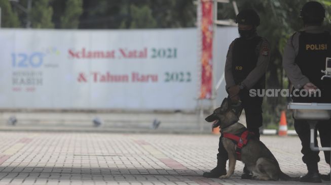 Sterilisasi Gereja KatedralJelang Ibadah Paskah, Tim Penjinak Bom dan Anjing Pelacak Brimob Dikerahkan