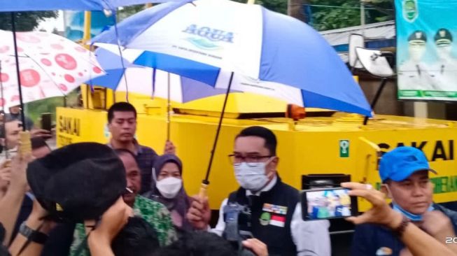 Aqua Lakukan Pemeliharaan Jalan di Subang, Ridwan Kamil: Ini Contoh Kolaborasi