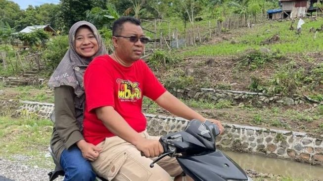 Gubernur Provinsi Nusa Tenggara Barat atau NTB Zulkieflimansyah mengunggah fotonya sedang naik motor bersama istrinya [SuaraBali.id/Istimewa]