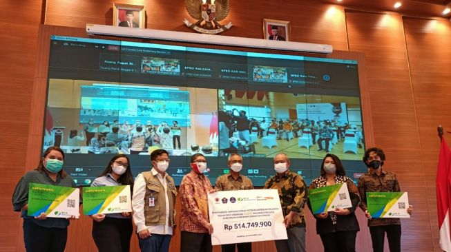 Satgas Terima Donasi untuk 13.073 Relawan Covid-19 dari Bank Danamon dan BPJAMSOSTEK