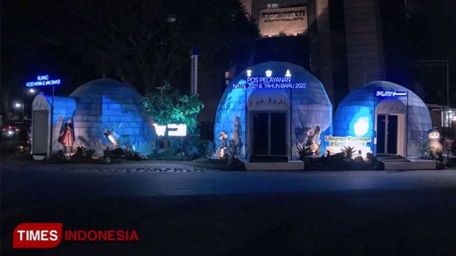 Kreatif! Pos Polisi Pengamanan Natal di Kota Malang Ini Berdesain Rumah Salju