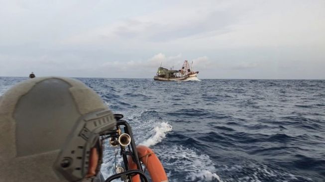 Lagi, Kapal Vietnam Ilegal Masuk Laut Natuna, Curi 2 Ton Ikan