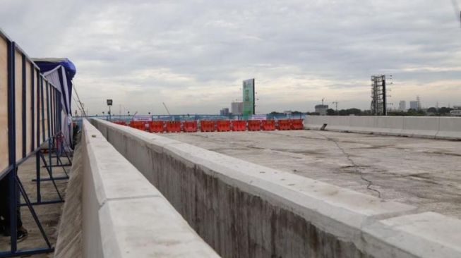 Pembangunan jalan Tol Bekasi-Cawang-Kampung Melayu (Tol Becakayu), Jumat (24/12/2021). [Dok. Humas Kemenko Marves]