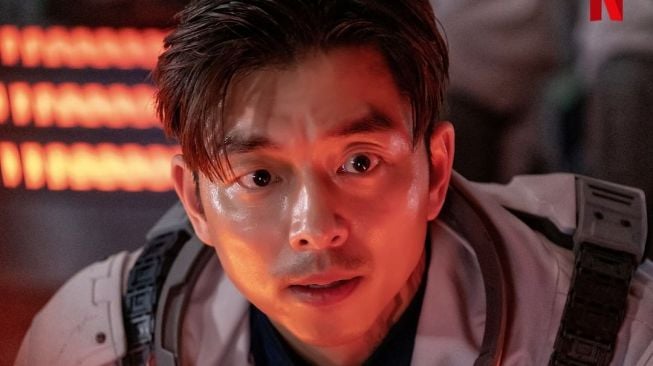 Gong Yoo di The Silent Sea. [Instagram/netflixkr]