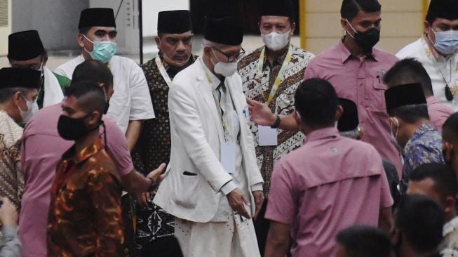 Rais Aam PBNU terpilih KH Miftachul Akhyar menghadiri Muktamar ke-34 Nahdlatul Ulama (NU) di Universitas Lampung, Lampung, Jumat (24/12/2021) dini hari.  ANTARA FOTO/Hafidz Mubarak A