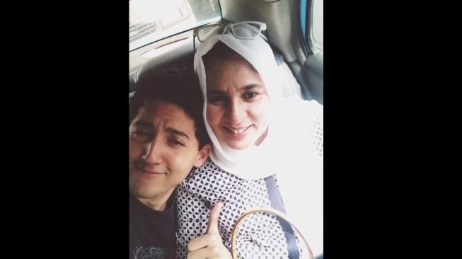 Aron Ashab dan ibunda. [Instagram/@aronashab]