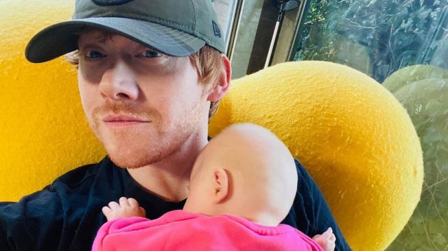 Rupert Grint dan anaknya. [Instagram/rupertgrint]