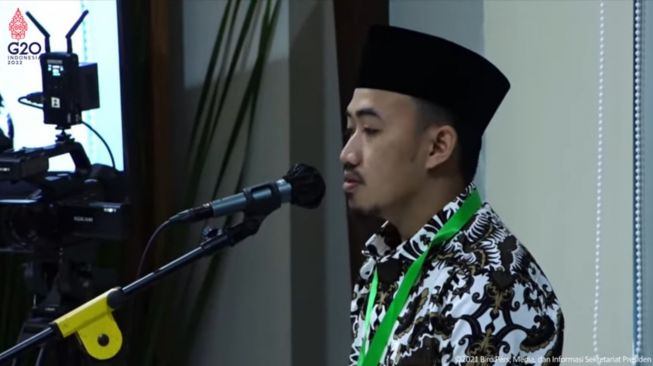 Ustaz Syam yang diidolakan Ibu Negara, Iriana Jokowi. (Tangkapan layar/Youtube Sekretariat Presiden)