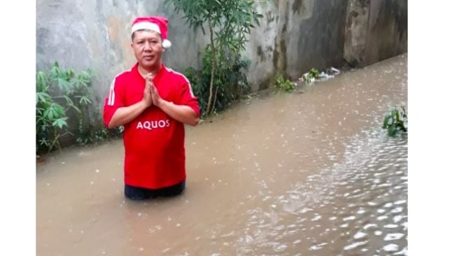 Umat Nasrani di Palembang Bersukacita Rayakan Natal, Meski Dikepung Banjir