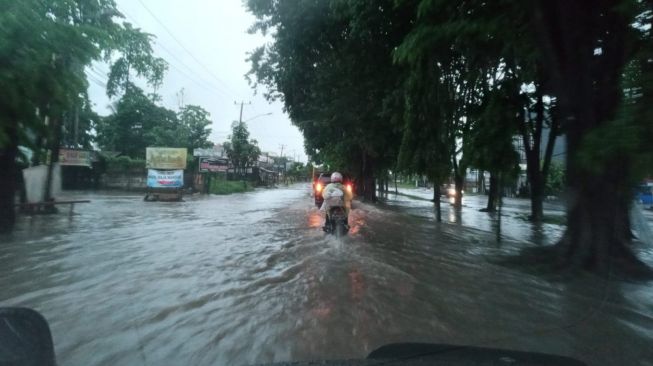 Hujan Deras, Sejumlah Titik di Palembang Terendam Banjir