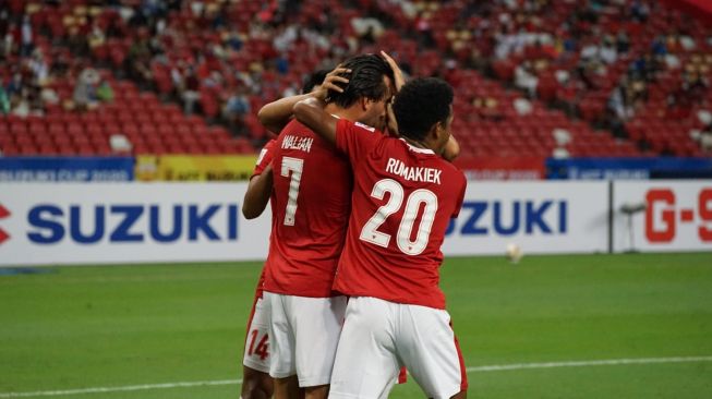 Pemain Timnas Indonesia rayakan gol Ezra Walian ke gawang Singapura di leg kedua semifinal Piala AFF 2020 yang digelar di Stadion Nasional, Sabtu (25/12/2021). [dok.PSSI]