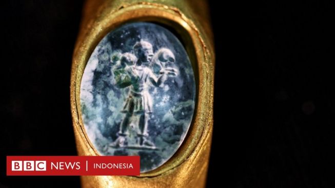 Lambang Yesus di Cincin Emas Era Romawi dengan Ukiran Gembala yang Baik