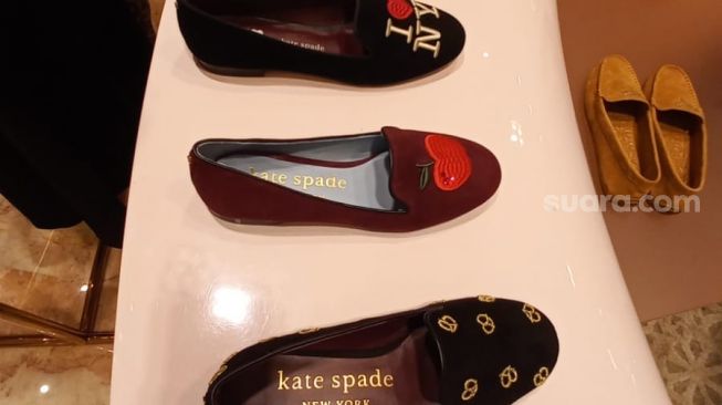 Koleksi Holiday 2021 dari Kate Spade (Suara.com/Vania)