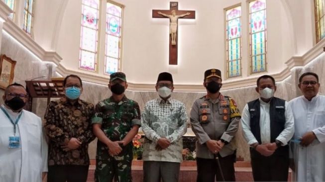 Mahfud MD Sambangi Gereja di Surabaya, Pastikan Ibadah Natal Aman