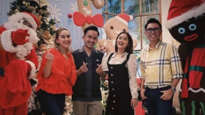 Ayu Ting Ting rayakan Natal bareng sahabat. (Instagram/ayutingting92)