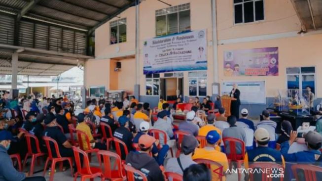 Nelayan dan Masyarakat Pesisir Karawang Dapat Bantuan Paceklik