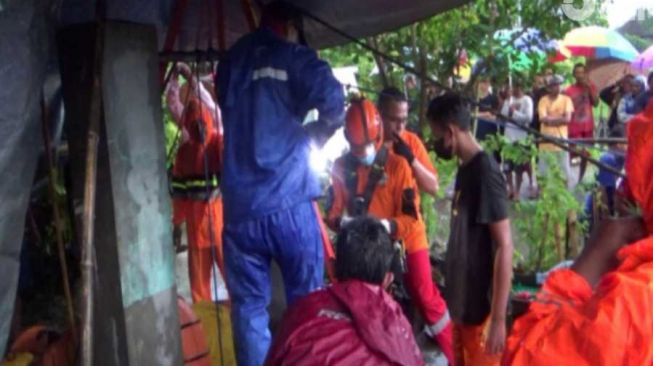 Seorang Nenek di Ngawi Ditemukan Tewas di Dalam Sumur, Evakuasi Berjalan Dramatis