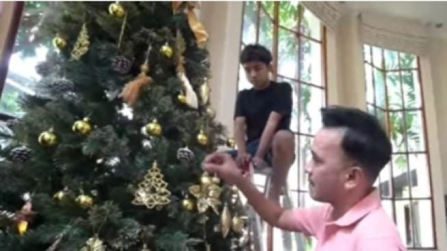 Momen Keluarga Ruben Onsu Rayakan Natal. (YouTube/The Onsu Family)