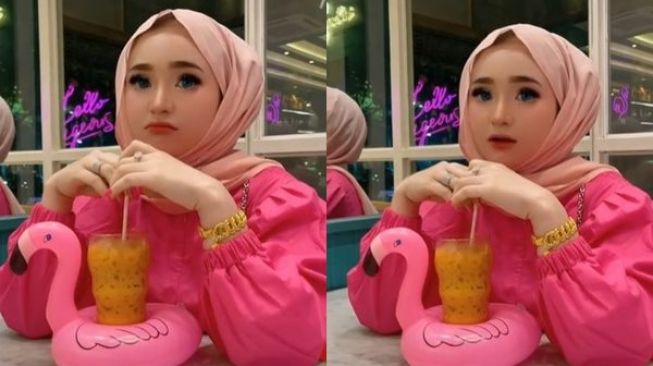 Viral Selebgram 'Barbie Aceh' Ini Tuai Kecaman Gegara Laporkan Barista. (TikTok/@herlinkenza02)