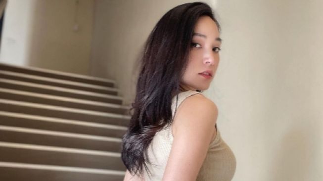 4 Pose Menawan Pithcanart Sakhakorn, Aktris Thailand Mantan Chanatip Songkrasin