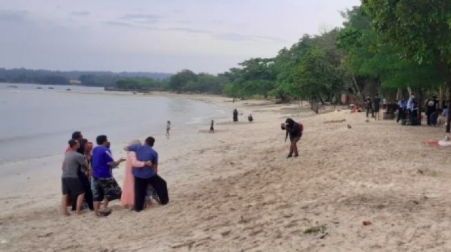 Libur Natal, Pantai di Lampung Dipadati Pengunjung