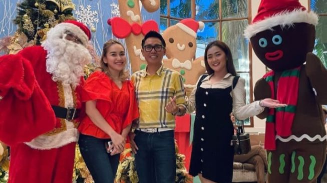 Ayu Ting Ting rayakan Natal bareng sahabat. (Instagram/ayutingting92)