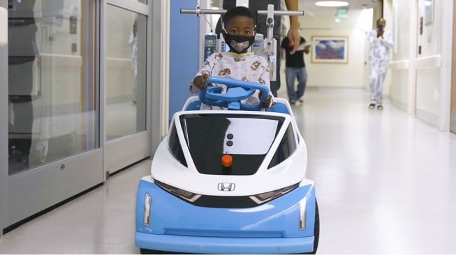 Honda Kembangkan Kendaraan Listrik, Hibur Pasien Anak di Rumah Sakit