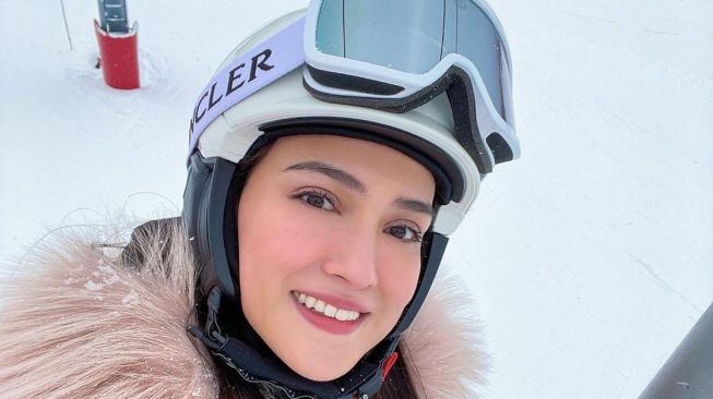 Shandy Aulia main ski (instagram.com)