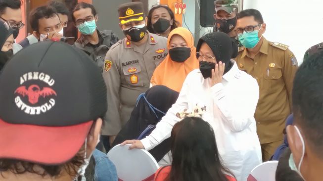 Mensos Risma sedang di Surabaya [SuaraJatim/Dimas Angga]
