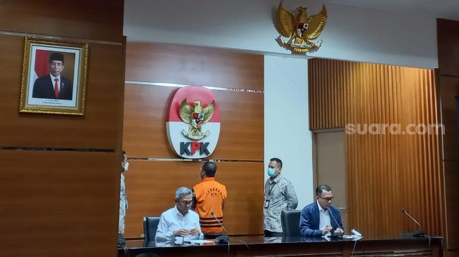 Resmi Ditahan! Pejabat Ditjen Pajak Alfred Simanjuntak Tahun Baruan di Rutan KPK