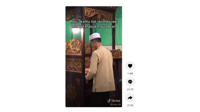 Muazin ganteng mirip Ronaldo. [TikTok]