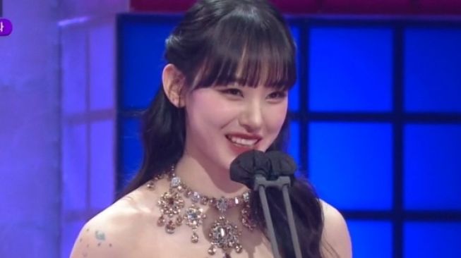 Visual Noze di KBS Entertainment Awards 2021 Kembali Menjadi Perbincangan Netizen