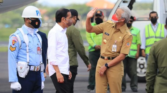 Hasil Survei: Jokowi dan Ganjar Buat Dukungan Publik Terhadap PDIP Meningkat