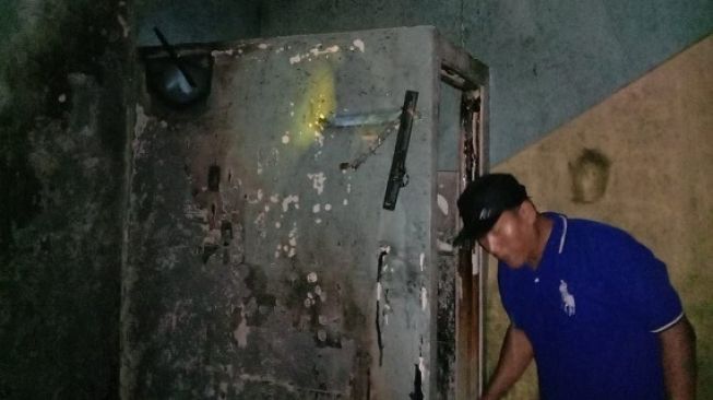 Kebakaran Melanda Rumah Warga Lamongan, Penyebabnya Komputer Disambar Petir