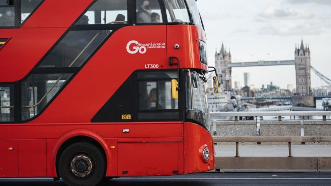 Ilustrasi bus double decker. (Pexels/Olga Lioncat)