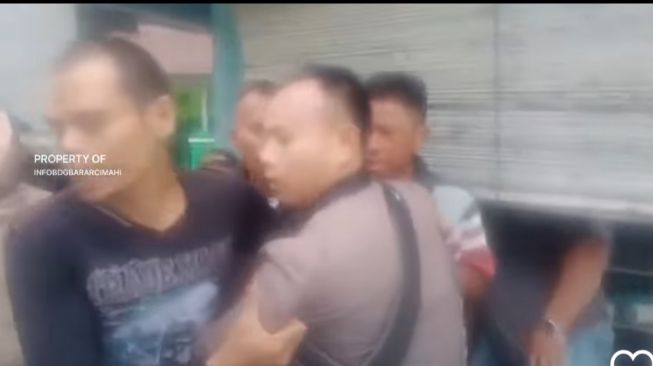 Viral Warga Bandung Barat Tutup Akses Jalan ke Tambang, Ini Penyebabnya