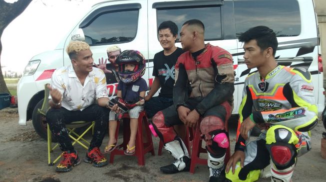 YouTuber Medan Fasilitasi 2 Pembalap Vespa ke Tingkat Nasional