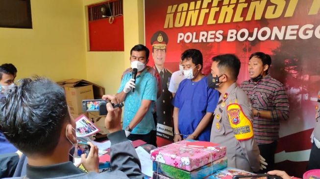 Kapok! Jual Sprei dengan Merk Palsu, Pria Asal Bojonegoro Diciduk Polisi