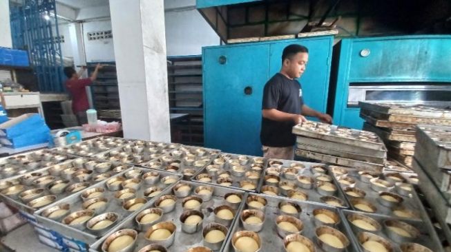 Harga Telur Ayam Melonjak Tajam, Penjual Roti Djoen Muda: Ini Sangat Memberatkan