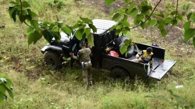 Gubernur Gorontalo dan Istri Kecelakaan, Mobil Masuk Jurang dan Terpental