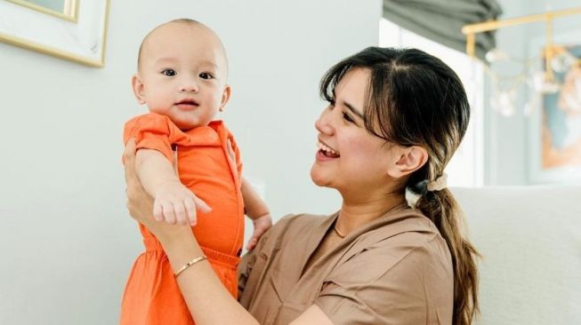 Artis lahirkan bayi prematur. (Instagram/@audimarissa)