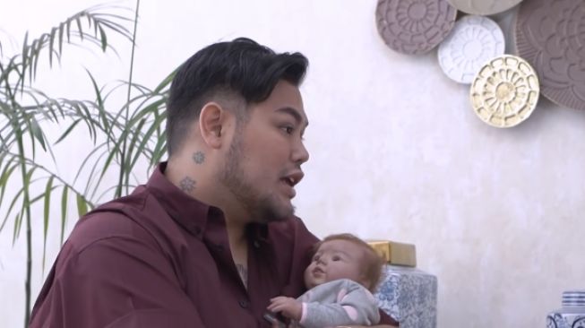 Ivan Gunawan ungkap alasan adopsi boneka (YouTube.com)