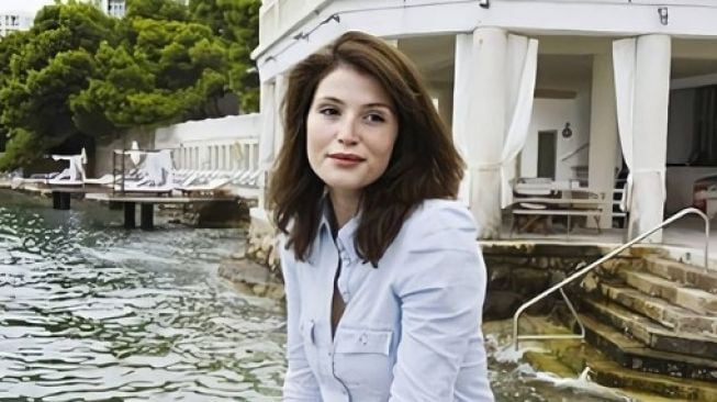 Potret Pemain The King's Man di Luar Film (Instagram/@gemmaarterton_official)