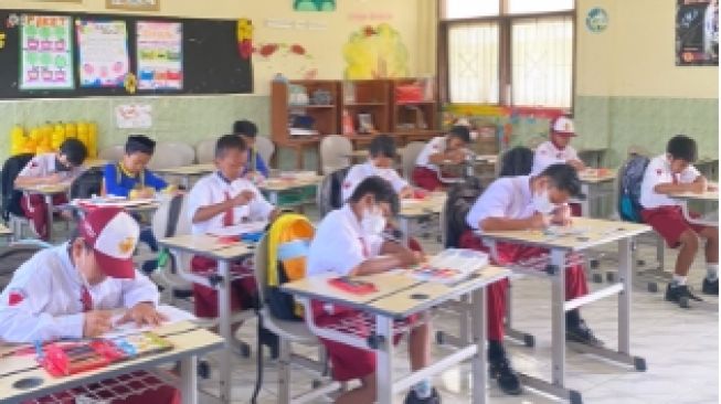 Antusias Murid SDN 02 Junrejo Mengikuti Lomba Mewarnai bersama Mahasiswa PMM 45 UMM