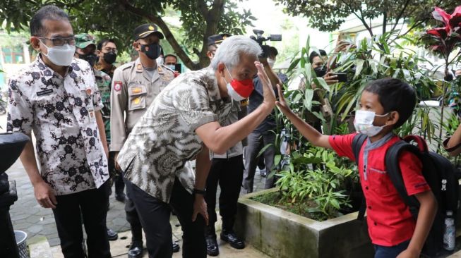 Indeks Kebahagiaan Warga Jateng Meningkat, Ganjar: Saling Menjaga Perasaan Saja