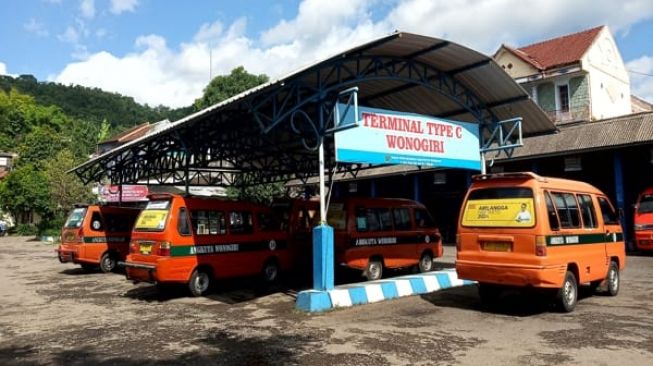 Termakan Zaman, Kisah Sopir Angkot di Wonogiri yang Bersaing dengan Transportasi Online